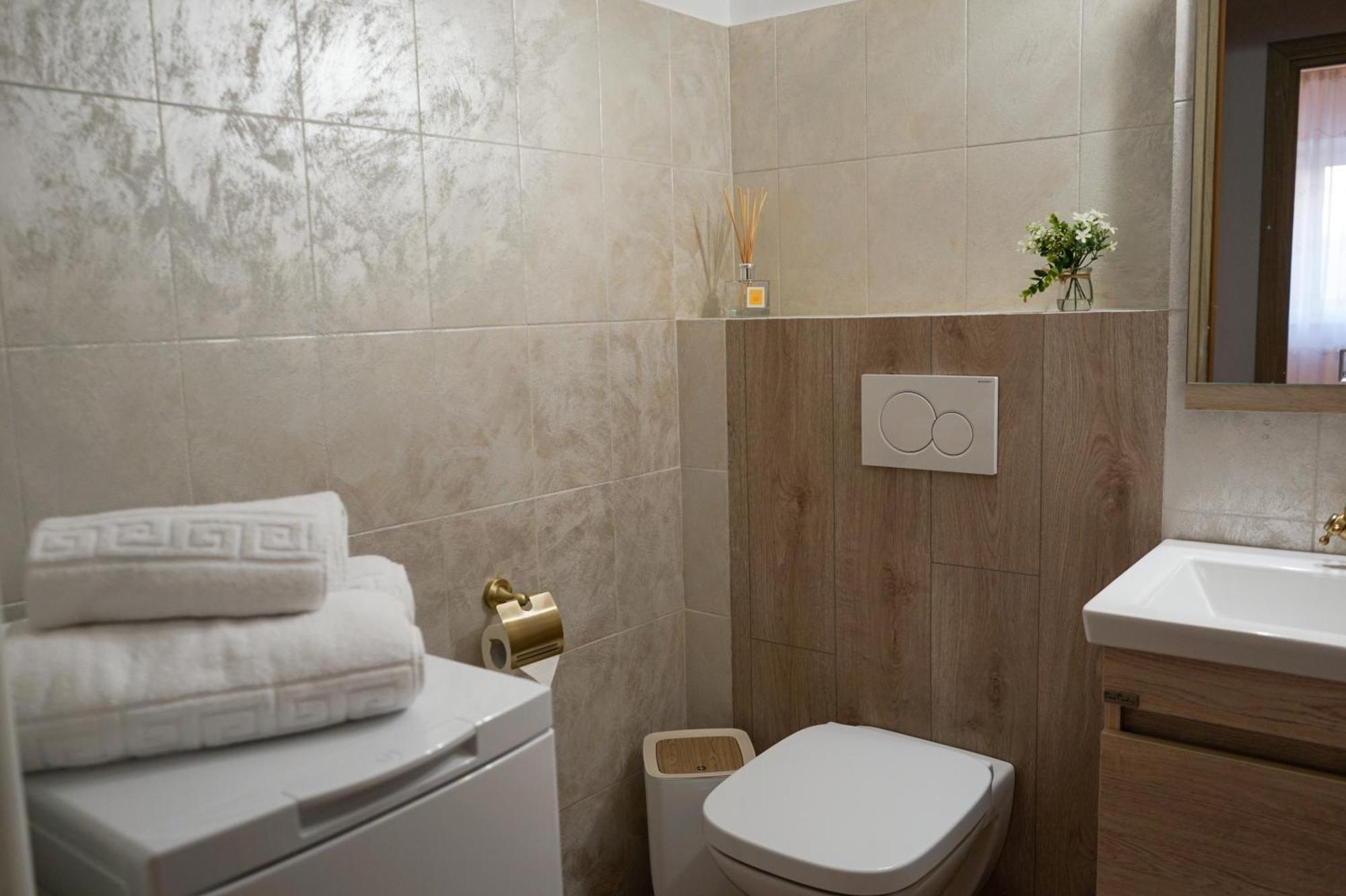 Apartamento Mirandis Toamnei Braşov Exterior foto